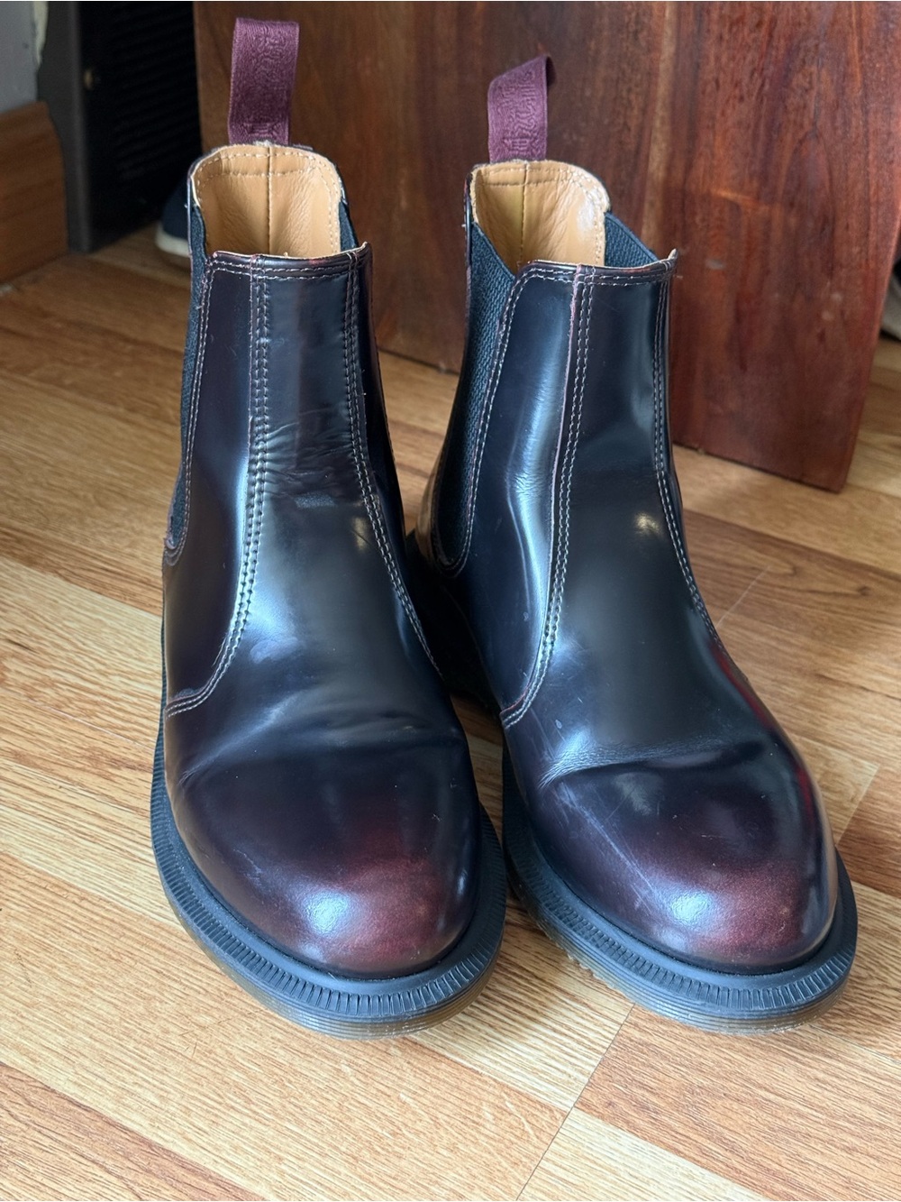 dr. marten Chelsea Boots in Black/ Burgundy 7